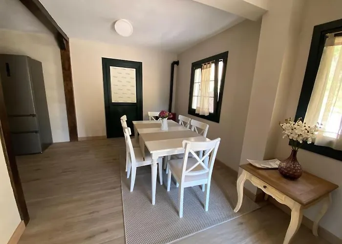 Casa En Montealegre Reformada Y Acogedora * Sámano