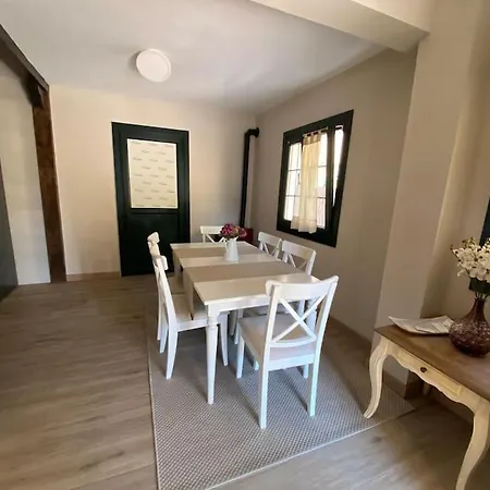 Casa En Montealegre Reformada Y Acogedora * Sámano